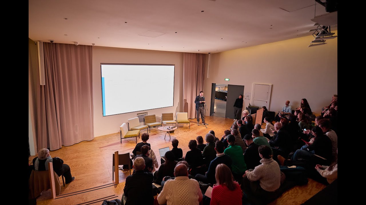 Symposium E.A.T : Mot d'accueil par Vassilis Oikonomopoulos (directeur artistique de LUMA Arles)