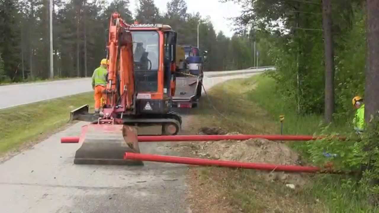 Valokuituverkon rakentamista Taivalkoskella