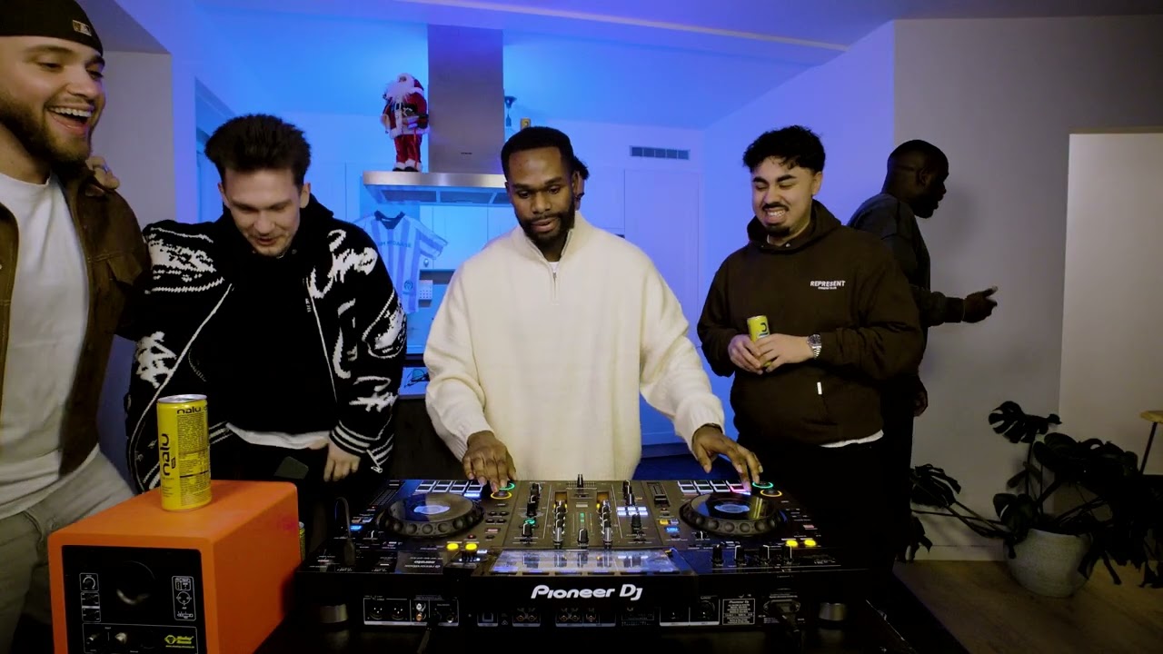 APPRTMNT LIFE W/ SURPRISE SET CHRIS (MEDAASE)