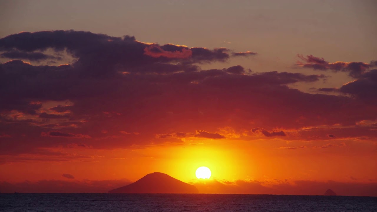 TimeLapse199 【無料素材】日の出・朝日の動画　sunrise  free footage　ダルマ太陽　気嵐　雲のタイムラプス動画