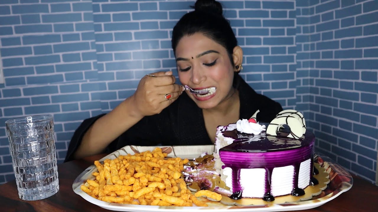 Blueberry Cake At Home (eating it for the first time) || ASMR challenge by foodie pia
