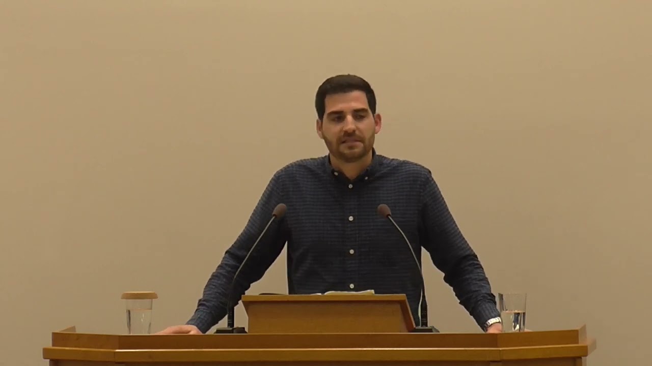 Μηνύματα νέων από την εκκλησία της Πετρούπολης