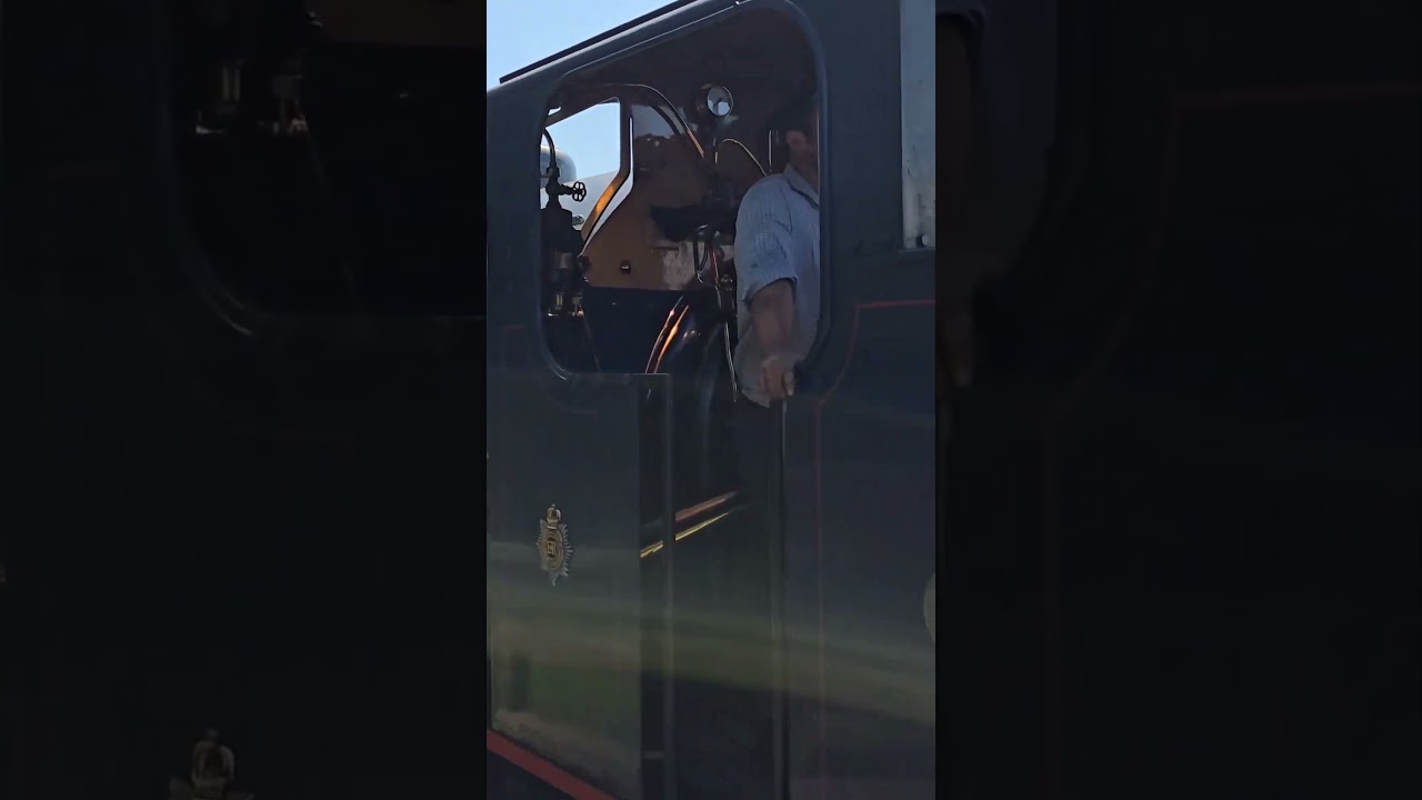Hunslet Austerity WD192 Waggoner running round at Smallbrook Junction -  Isle of Wight Steam Railway