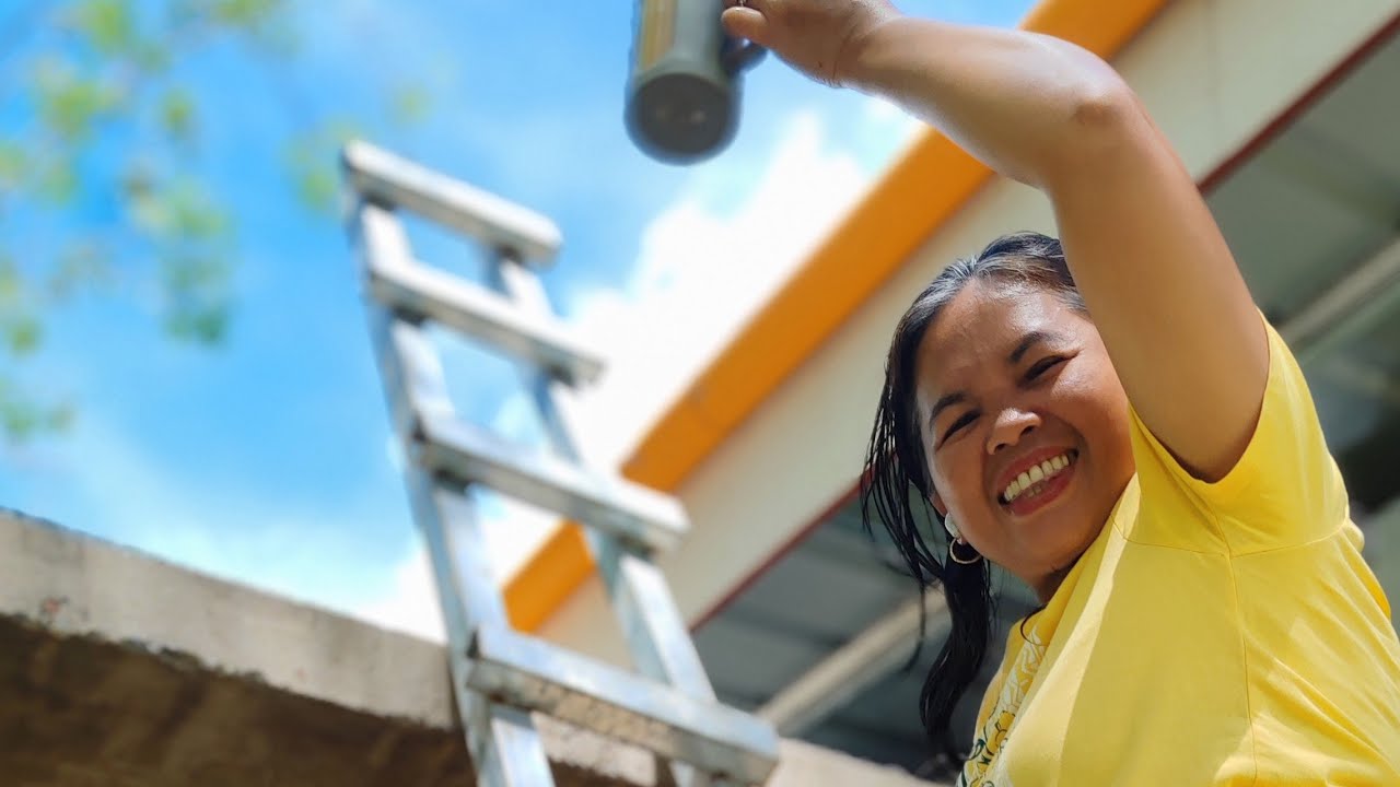 LIVE from the top of our tiny house (which is under construction ) 