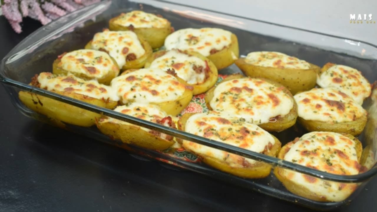 قوارب البطاطس المحشية باللحم المفروم Potato boats with chicken and bechamel
