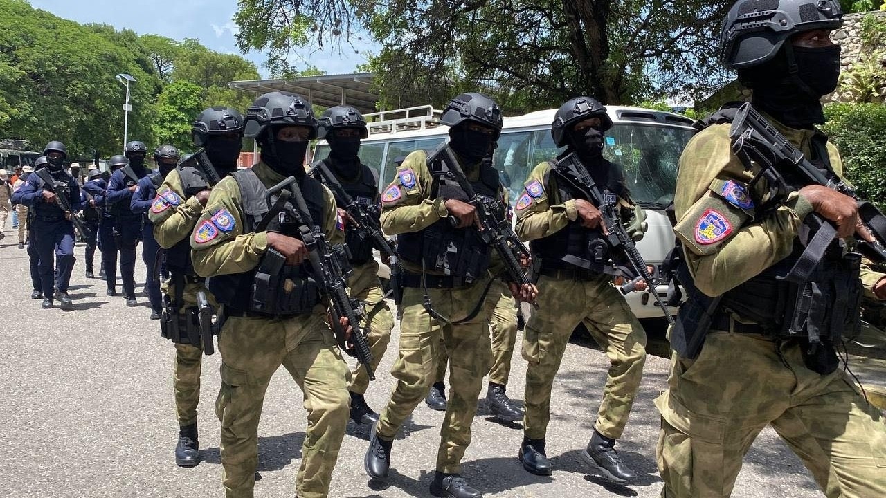 7 Fev a Laria Koud Ak Polisye Tout Nèg Politisye Yo Kraze Rak Alix sèl chèf