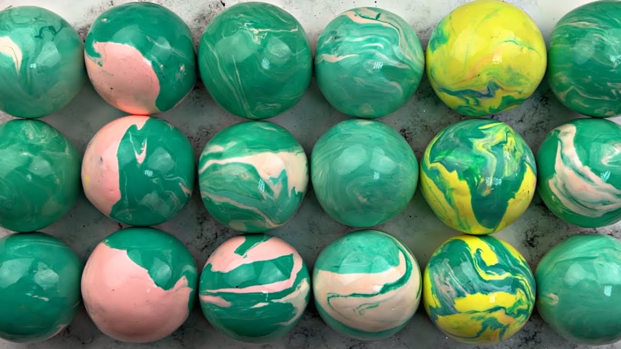 Cracking light plasticine 🤍💚🤍