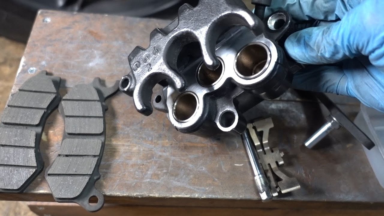 ブレーキキャリパーの清掃【PCX125 JF28】