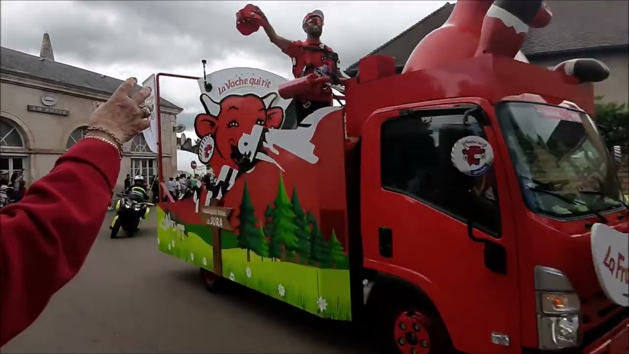 TOUR DE FRANCE 2024 CARAVANE A GIVRY. TOUR DE FRANCE 2024 ADVERTISING CARAVAN IN GIVRY