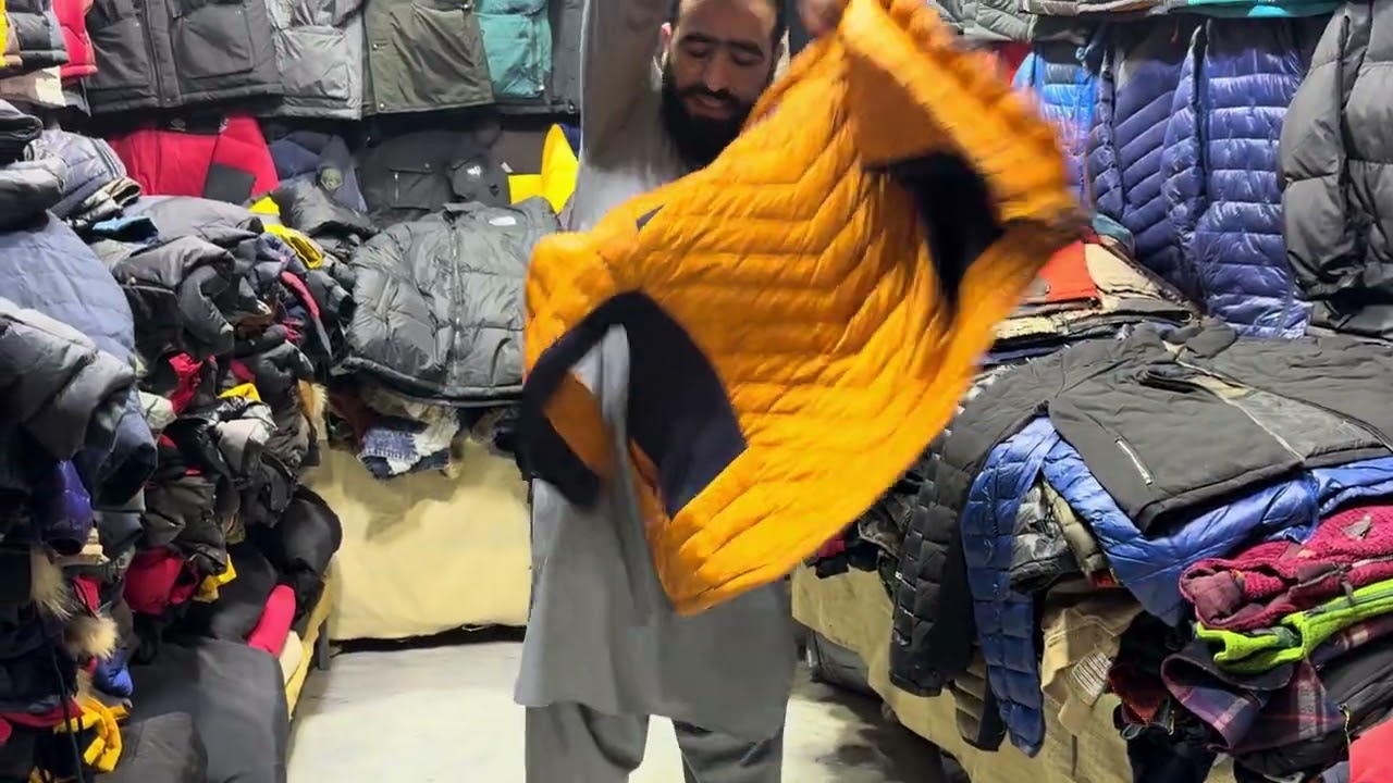 Sale 3000 sale 3000 Rehman bag and jackets 03115065372