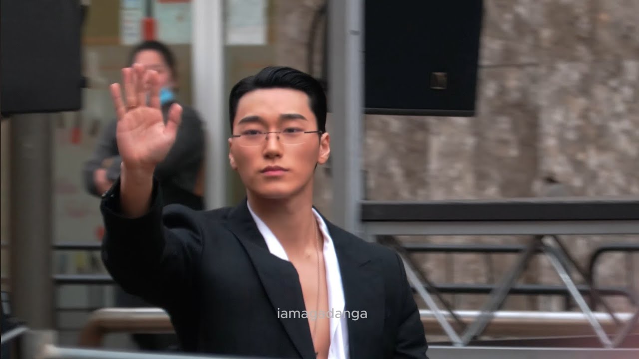 에이티즈 Choi San 최산 (ATEEZ) at Dolce Gabbana's FW25/26 Fashion Show in Milan. #sanateez #dgfw25