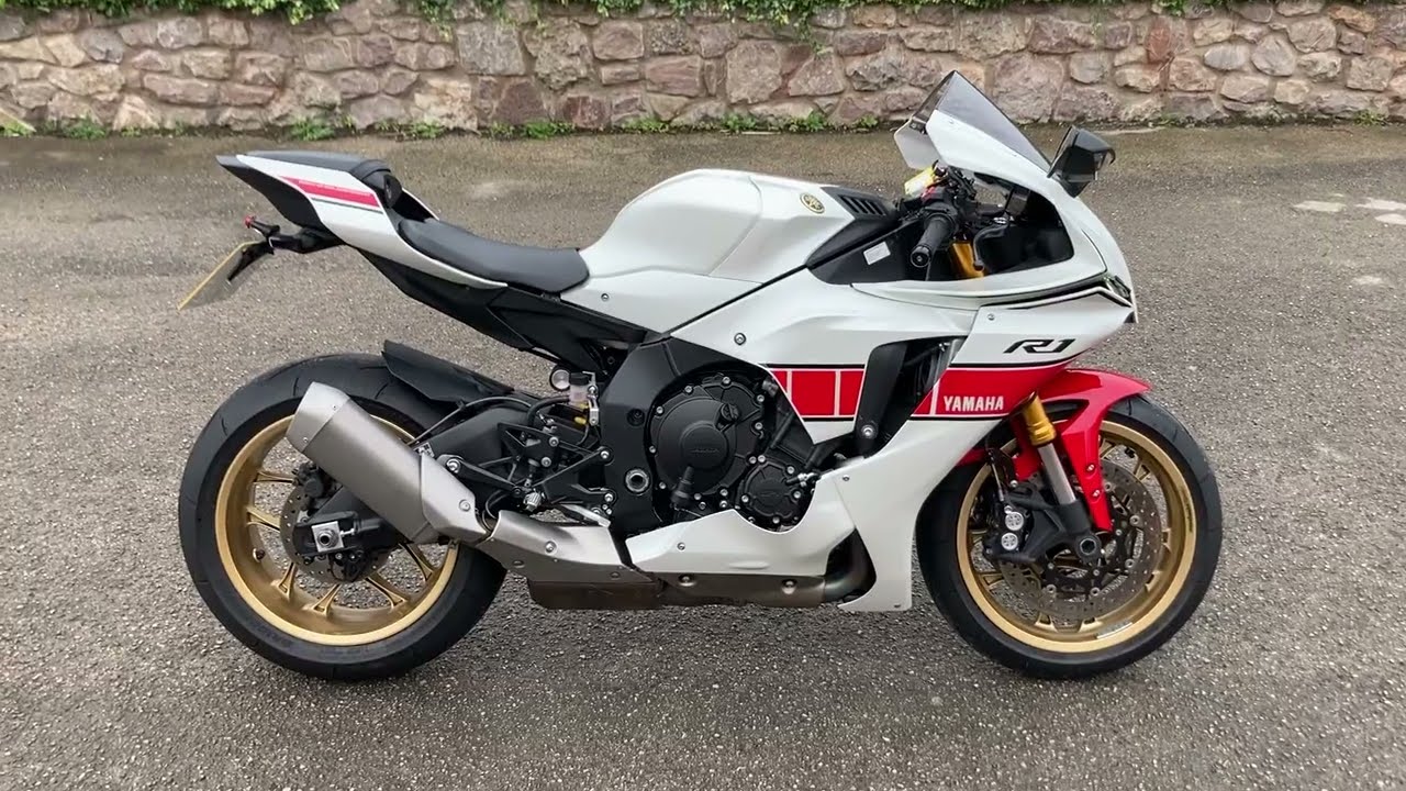 *£15495* 2023 Yamaha YZF R1 21 60th Anniversary World GP, 826 miles, WALKAROUND