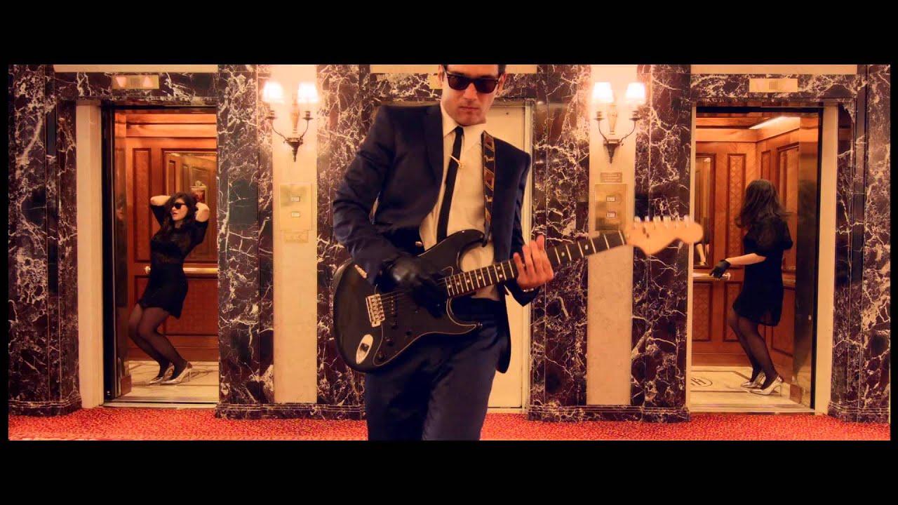Los Coming Soon - La Pista (Official Video)