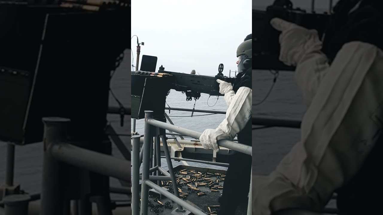 Тренировка боевой стрельбы 50 кал. На борту USS Abraham Lincoln - ВМС США #shorts