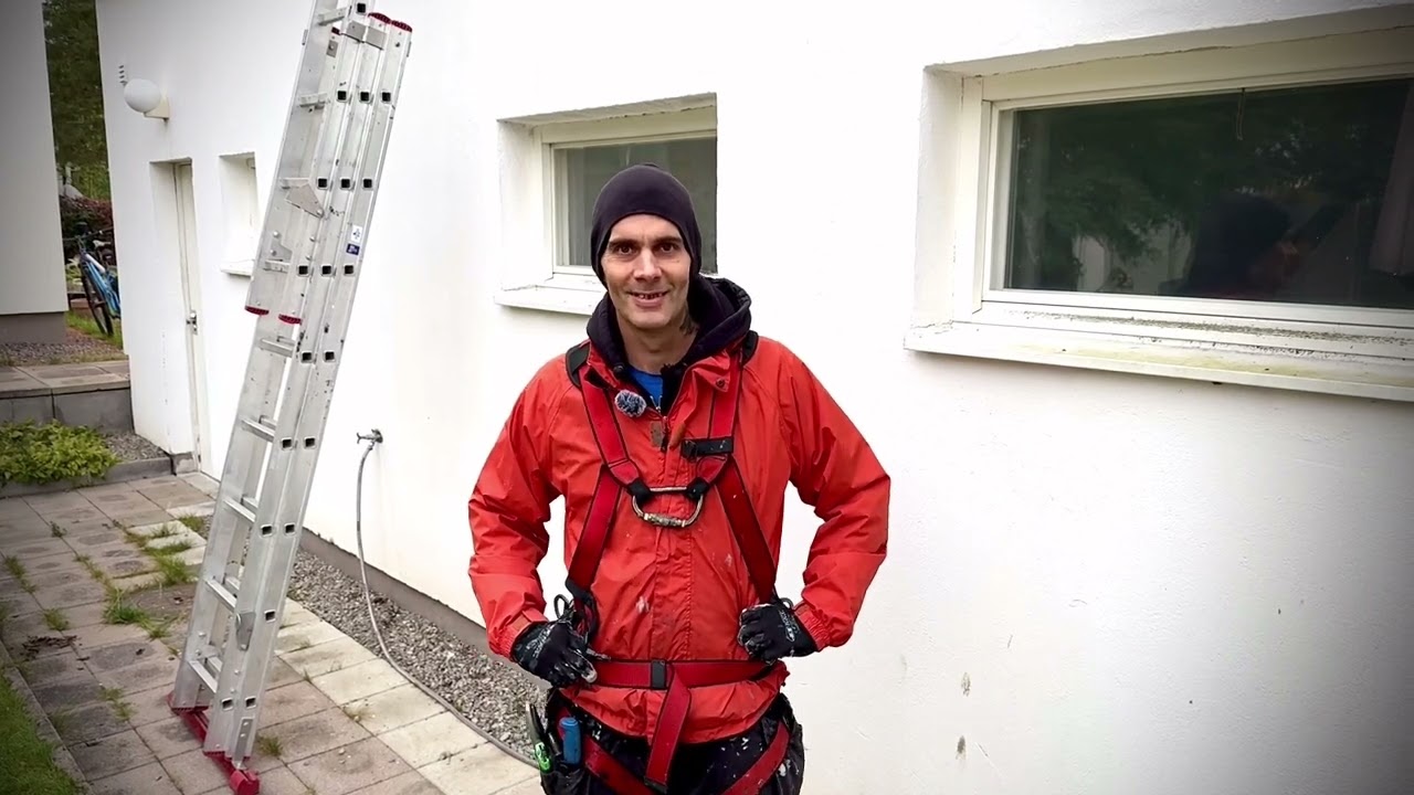 Autotallin katto saa Loistopinnoitteen ja syyskiireet kattotarkastusten parissa! 🌧️