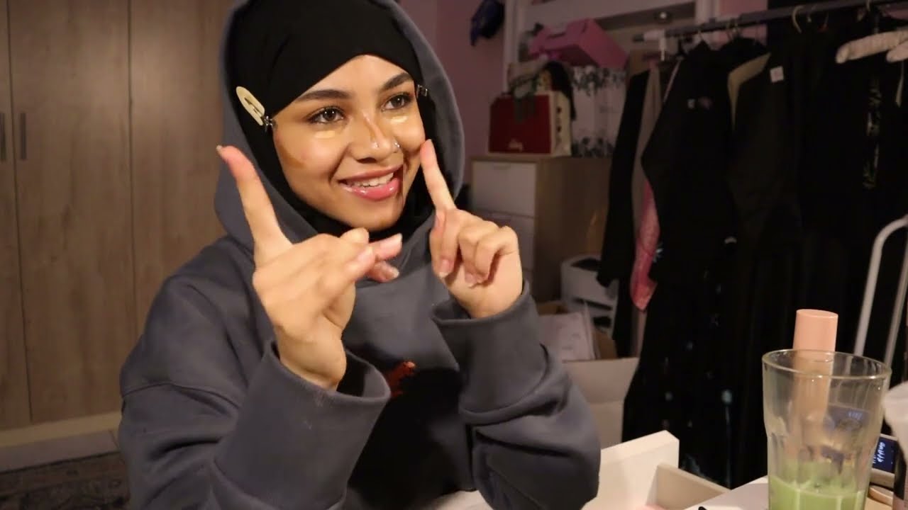 ميكب وسواليف لاني طفشانه
