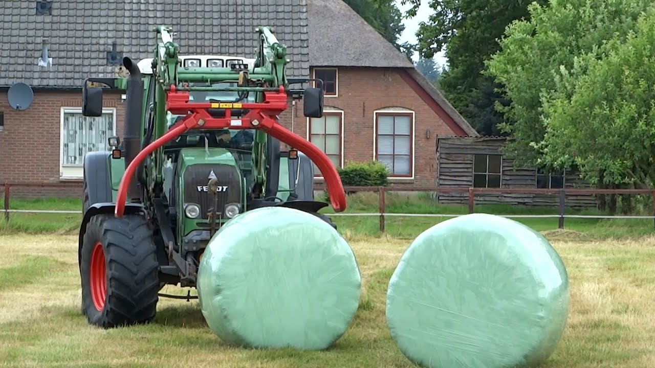 Collecting Bales | Fendt 415 Vario | Balen transport | P. van den Hardenberg