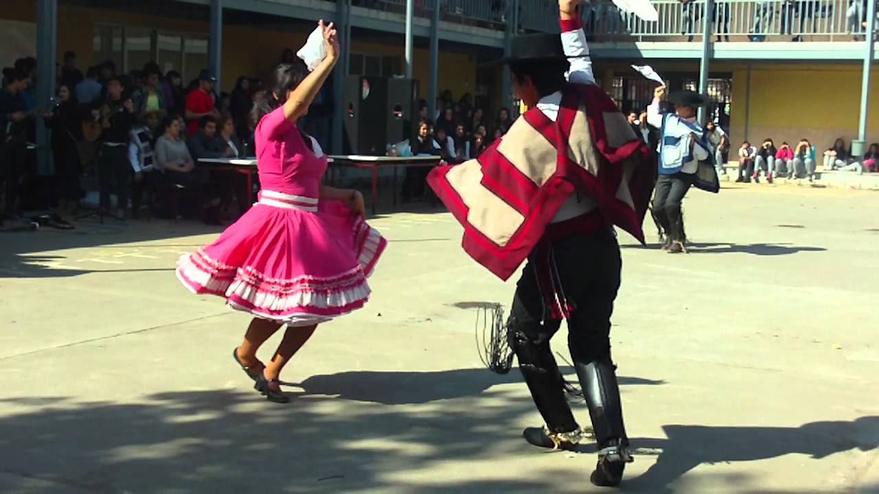 Bailando en Instituto Comercial de Linares 1