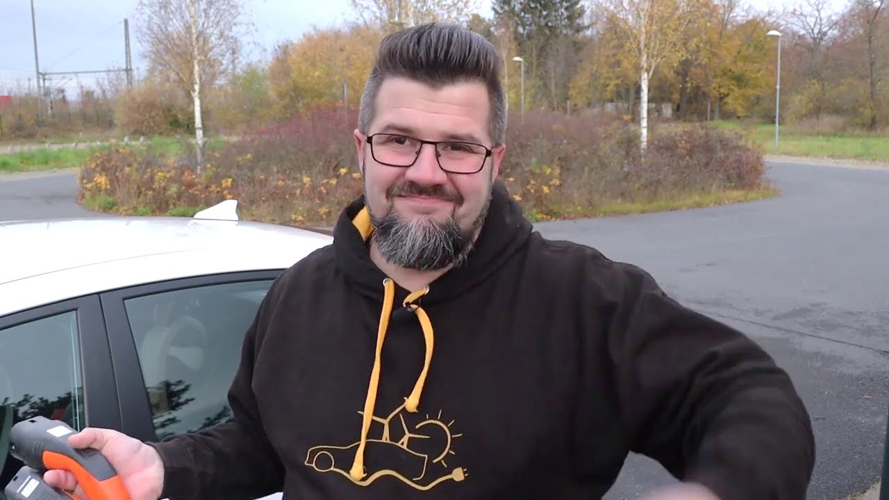 Praxistest: Ein E-Auto mit der E.ON Drive App an einer Ladestation laden