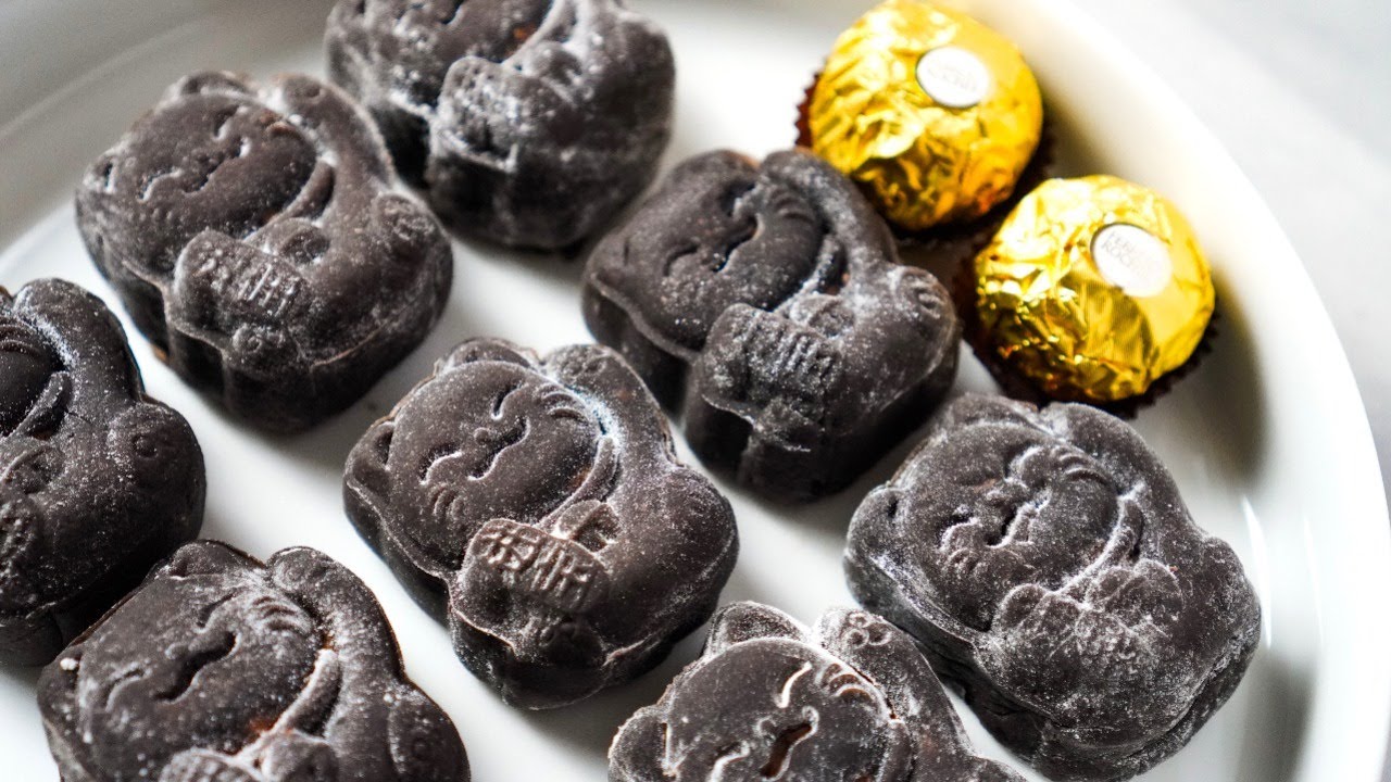 Ferrero Rocher Chocolate Snow Skin Mooncake 金沙巧克力冰皮月饼