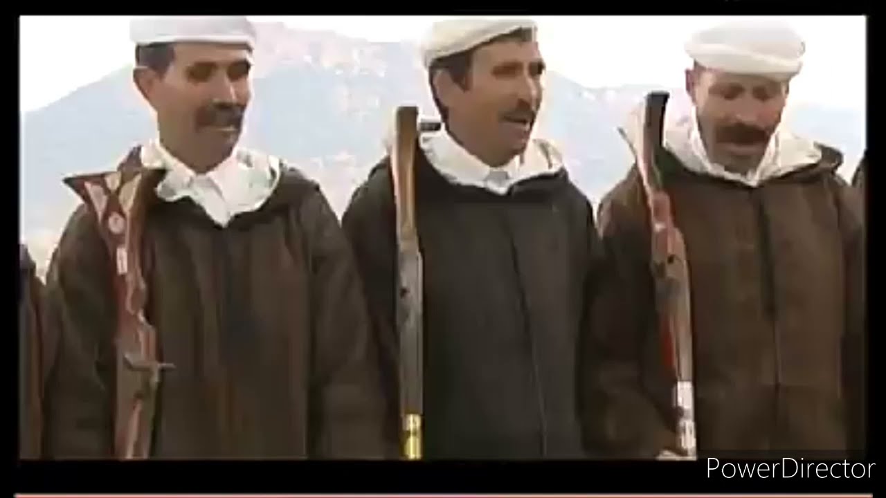 فرقة غياثة الشرقية بالزي التقليدي
