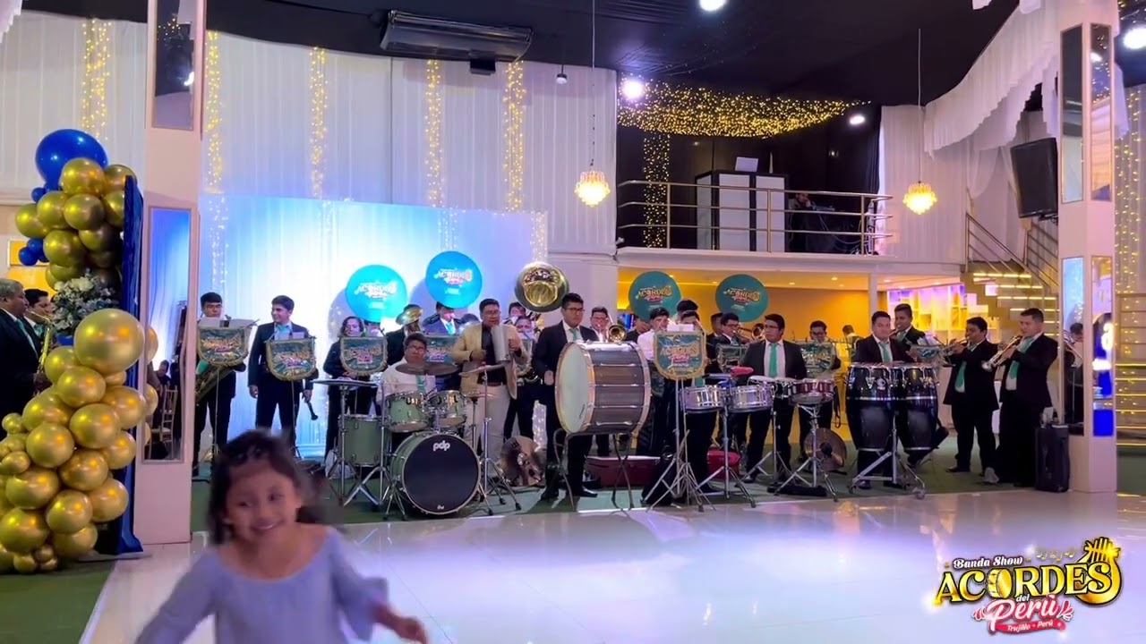 OJITOS MENTIROSOS -La Bella Luz | Cumbia con banda Peruana -BANDA ACORDES DEL PERÚ #ojitosmentirosos