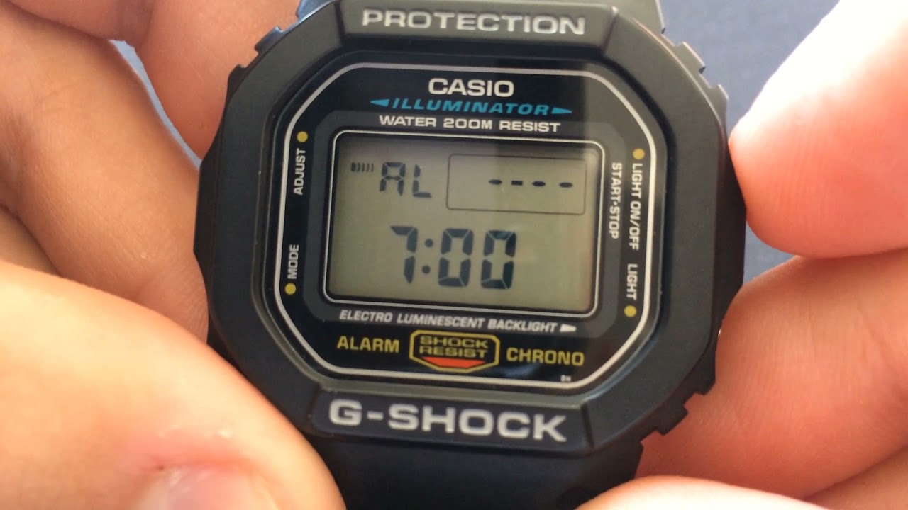 Relógio Casio G-SHOCK DW-5600E-1 - Review mostrando alarme e iluminação.