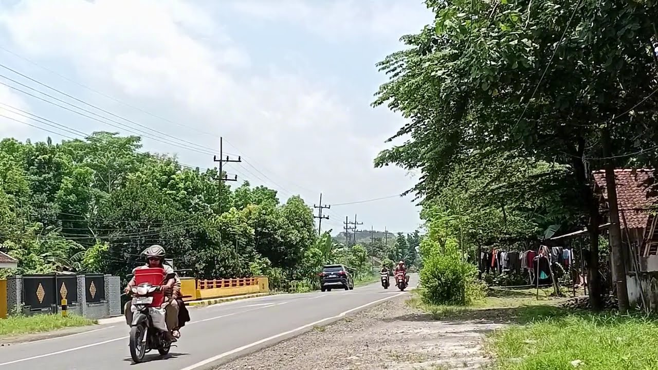 JALANAN DEKAT JEMBATAN INDAH SEKALI