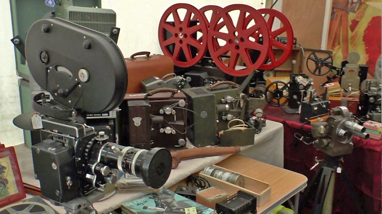 LES ICONOMECANOPHILES DU LIMOUSIN A  PARIS PLACE SAINT-SULPICE