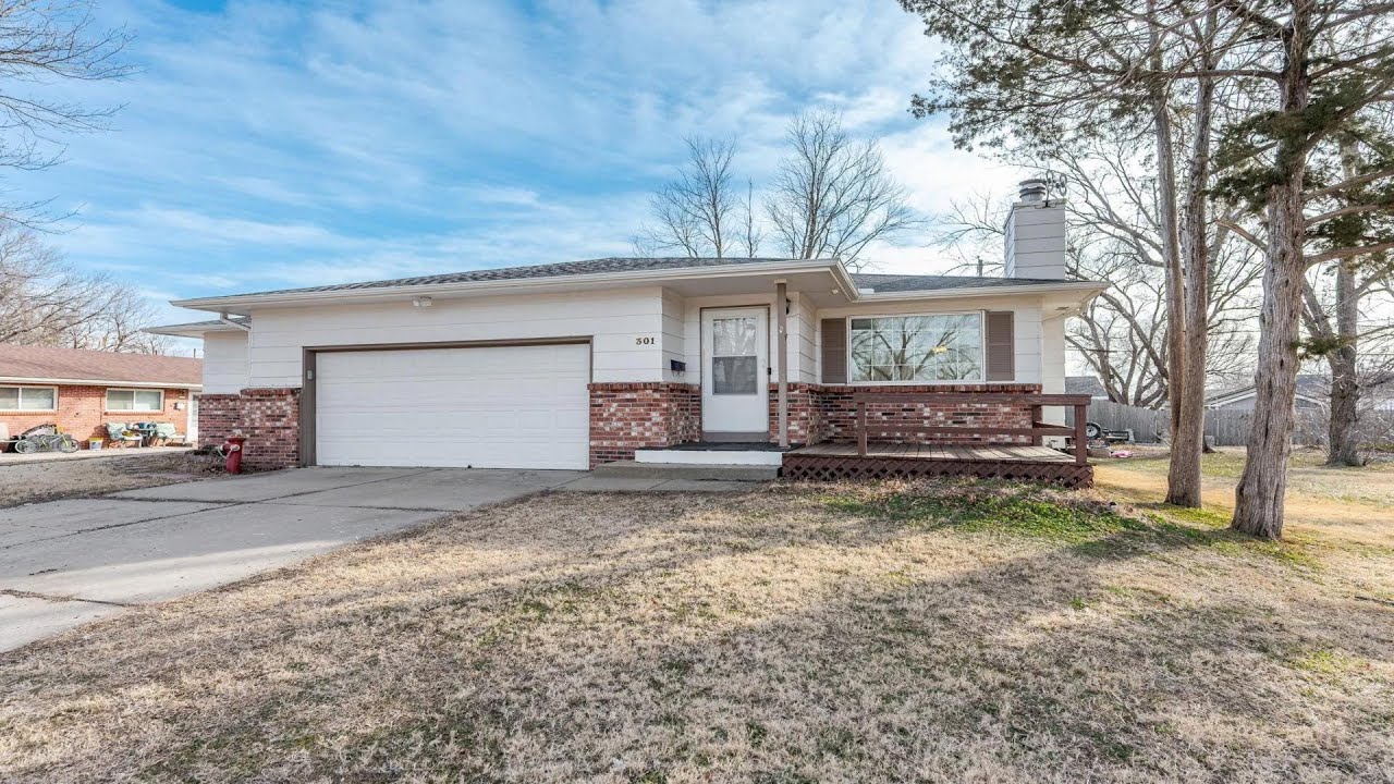 NEW LISTING: 301 E 6th St Valley Center KS 67147