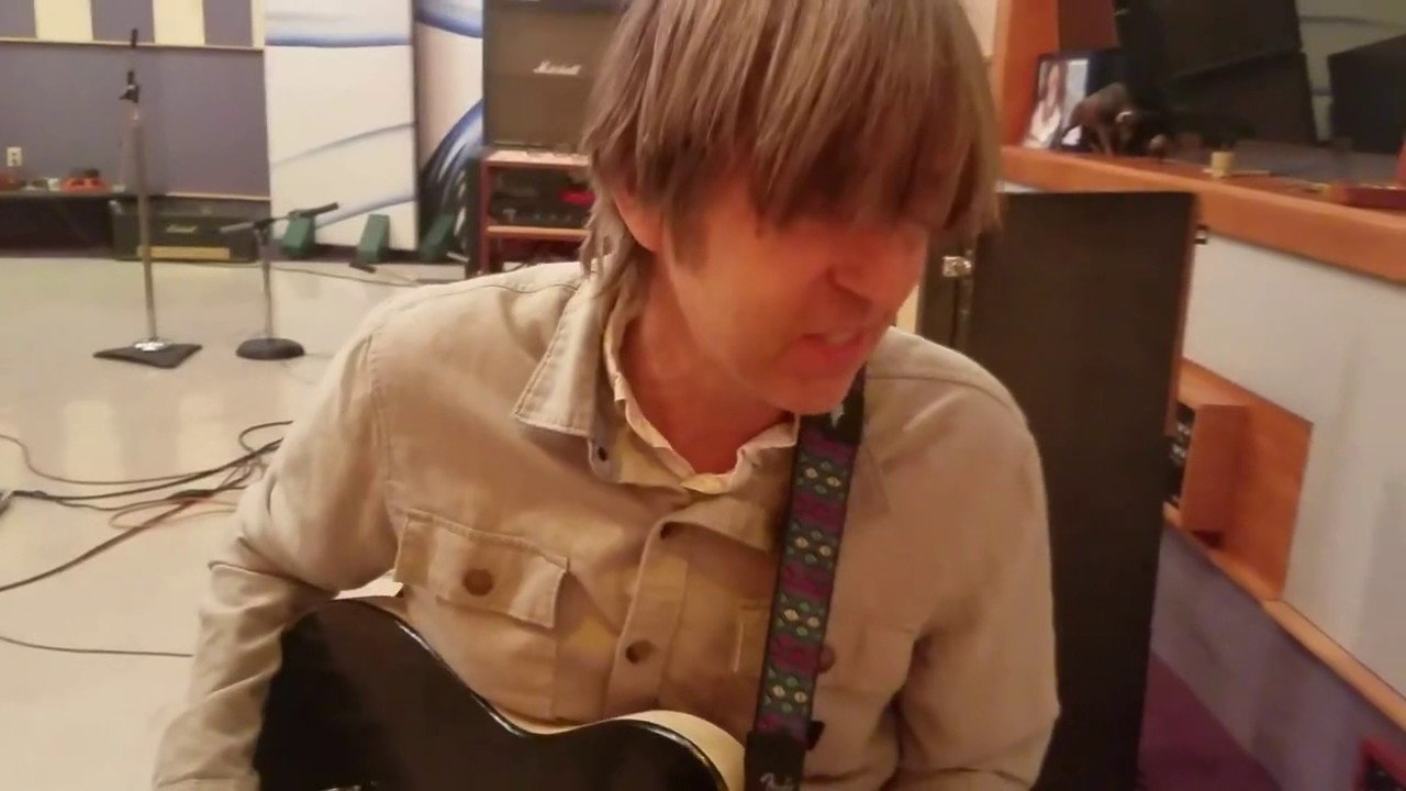 Eric Johnson's Vintage Amp-In-Case Silvertone Electric (Six-String Saga)
