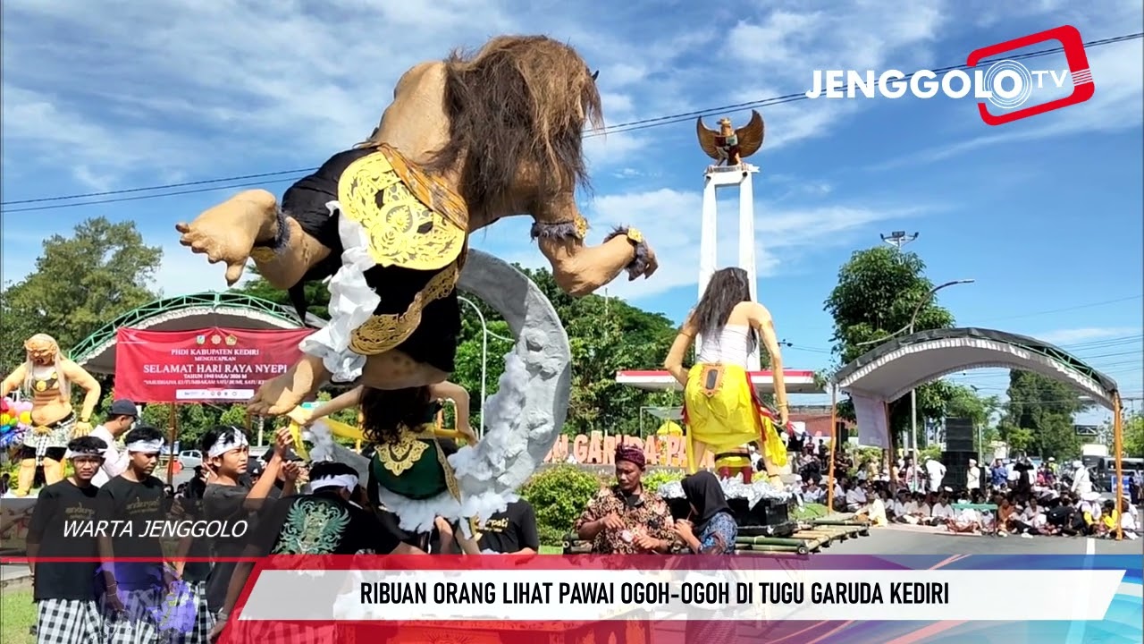 RIBUAN ORANG LIHAT PAWAI OGOH OGOH DI TUGU GARUDA KEDIRI