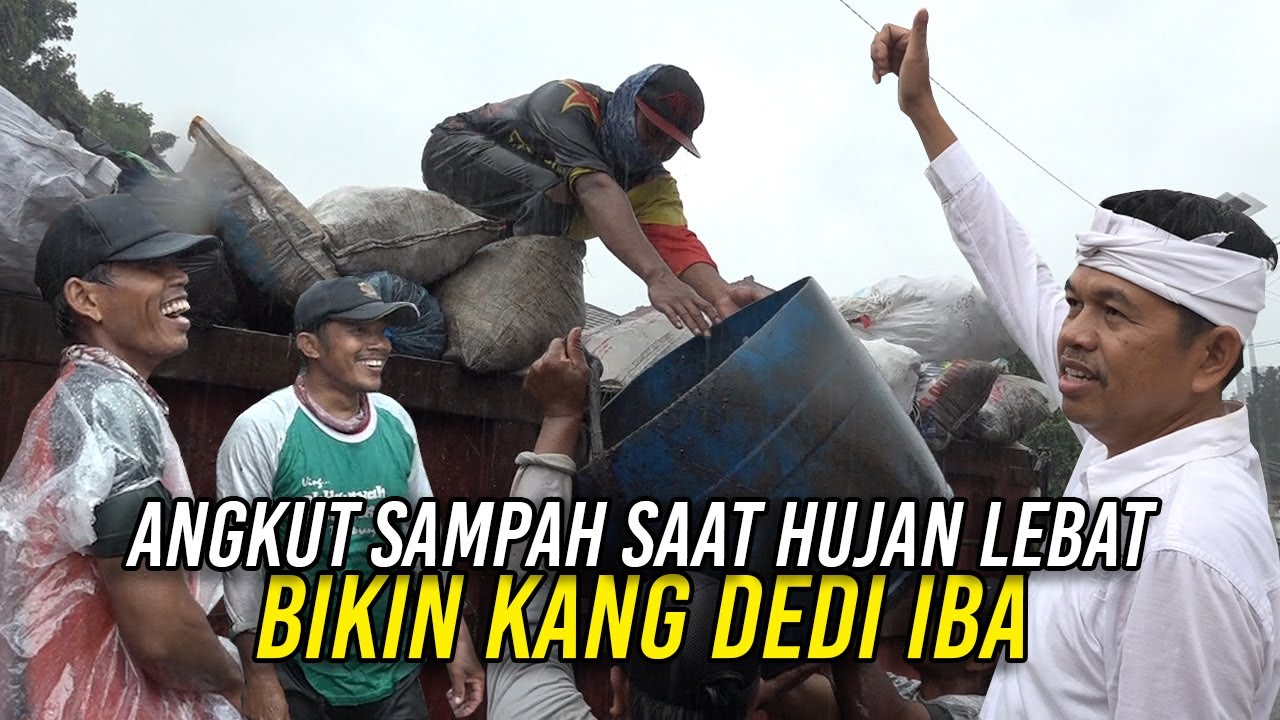 KANG DEDI IBA PETUGAS PENGANGKUT SAMPAH SAAT HUJAN LEBAT TAK BERHENTI BEKERJA