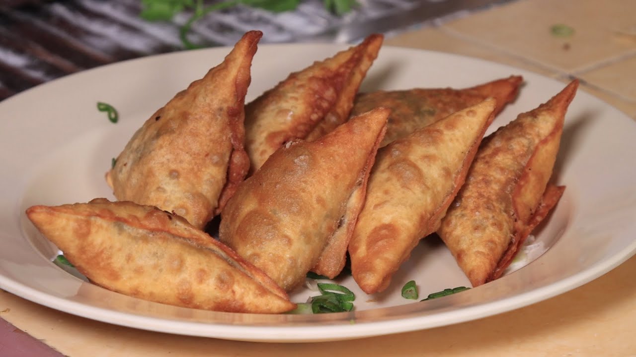 How to make Samosa | Uko bakora sambusa hamwe na Chef Gakunzi Olivier