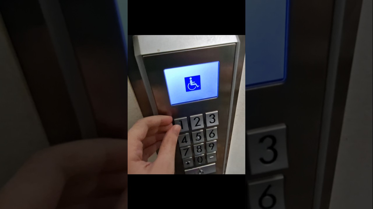 Лифт Schindler в медицинском центре Линии в Хайфе 