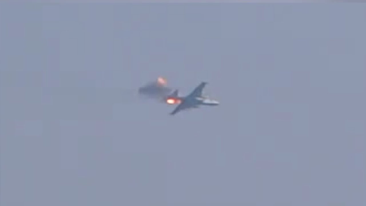🔴 Russian War In Ukraine - Russian SU-25 Frogfoot Eats Anti-Air Missile &bull; Keeps Flying
