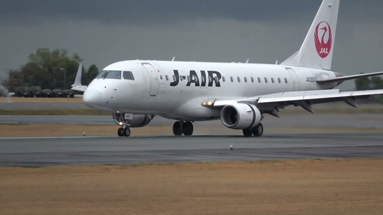 熊本空港 J-AIR ERJ-170 JA222J