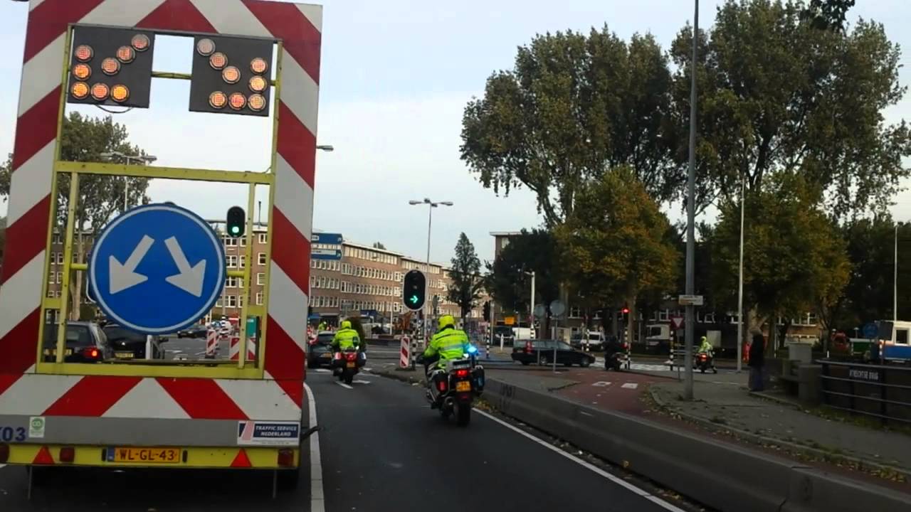 Training ambulance door Amsterdam rijden met begeleiding. Training ride through Amsterdam escorted