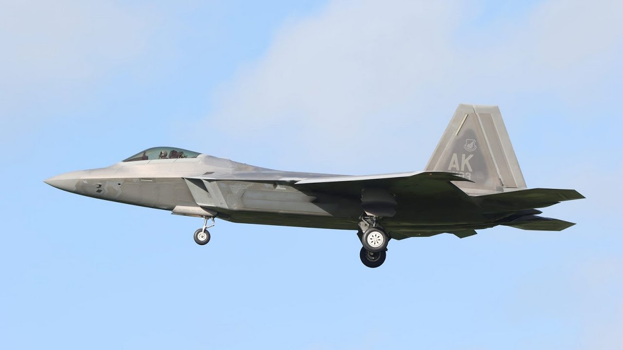 (4K) Plane Spotting Leeuwarden Air Base | USAF F-22 Raptor / F-35 Action (DutchPlaneSpotter)