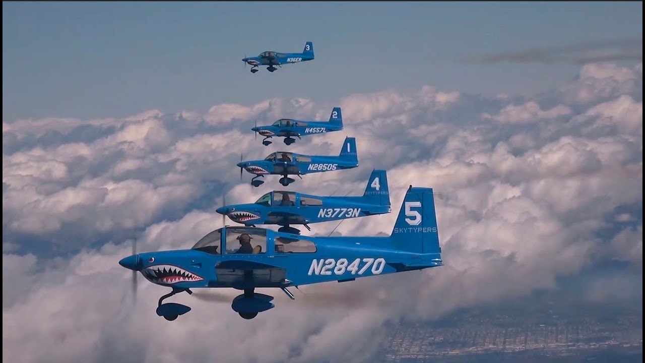 How to use aircraft to write messages in the sky, Pilot Lounge