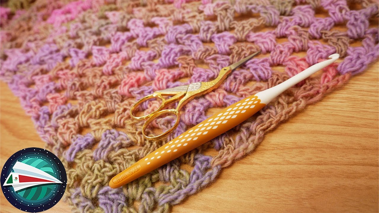Aprende a tejer un chal triangular XXL | Dos puntos altos y cadenetas | Fácil y rápido
