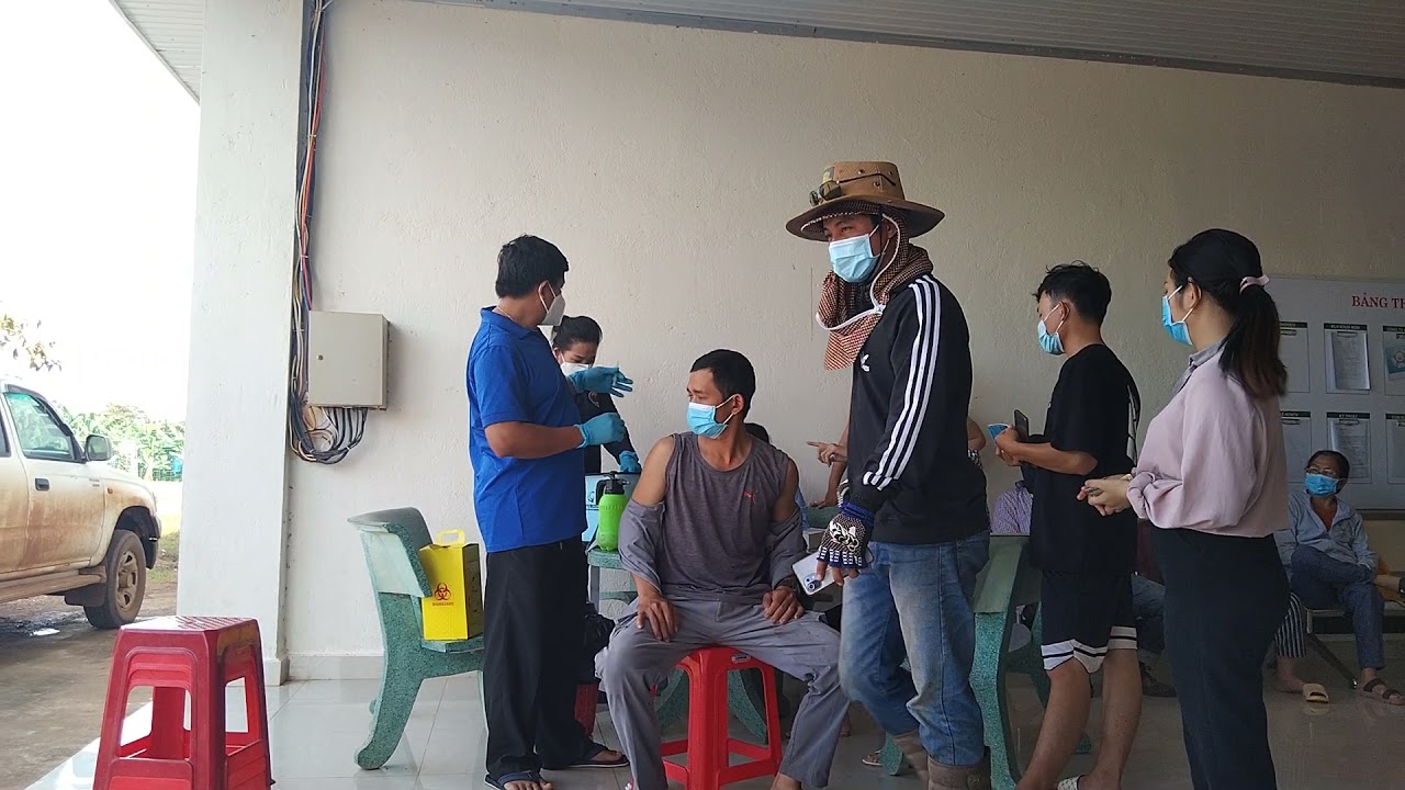 Tiêm vaccin cho nhân viên làm việc tại THACO campuchia