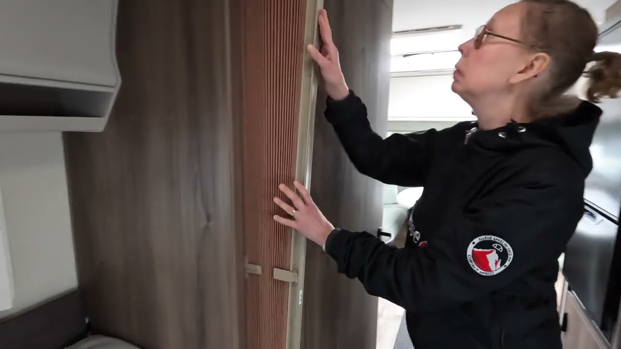 kollar på nya Kabe 2025 på caravanhallen och blev en del vagnar och husbilar och en plåtis