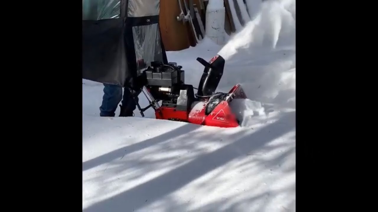 8 horse vintage Toro 824 clearing snow like it did 30+ years ago