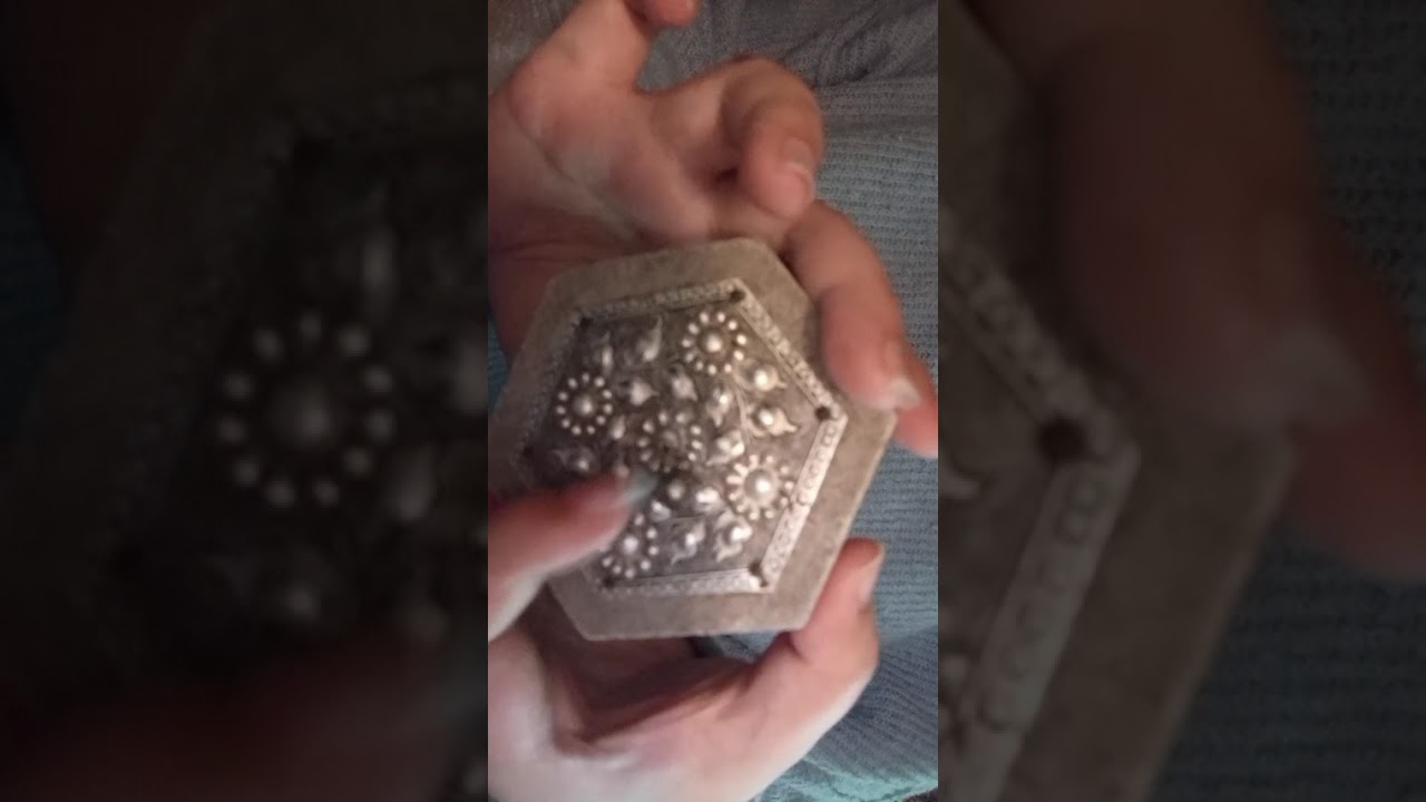 asmr: one finger scratching 