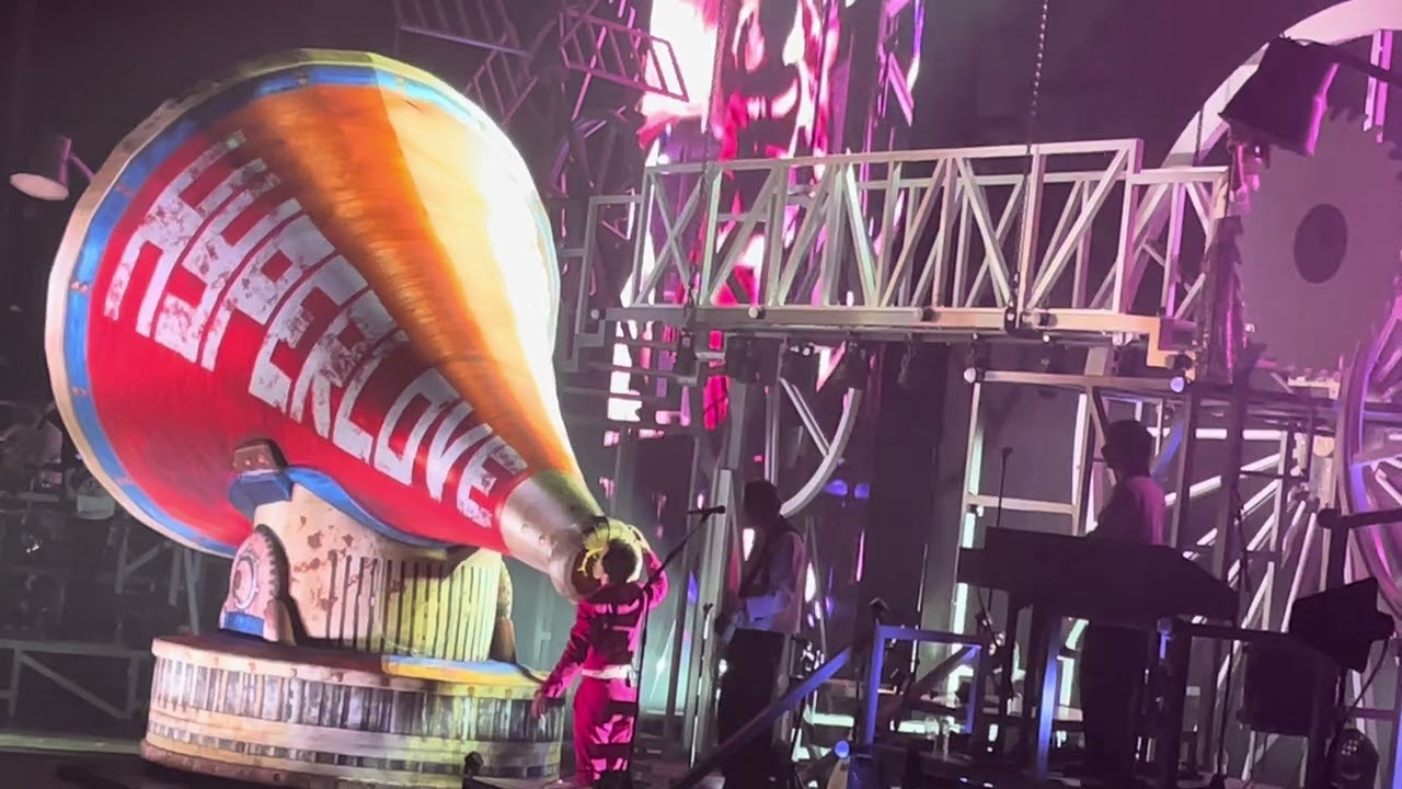 Concert de Mika à l’Accor Arena (16 Février 2025)- Grace Kelly (Partie 1)