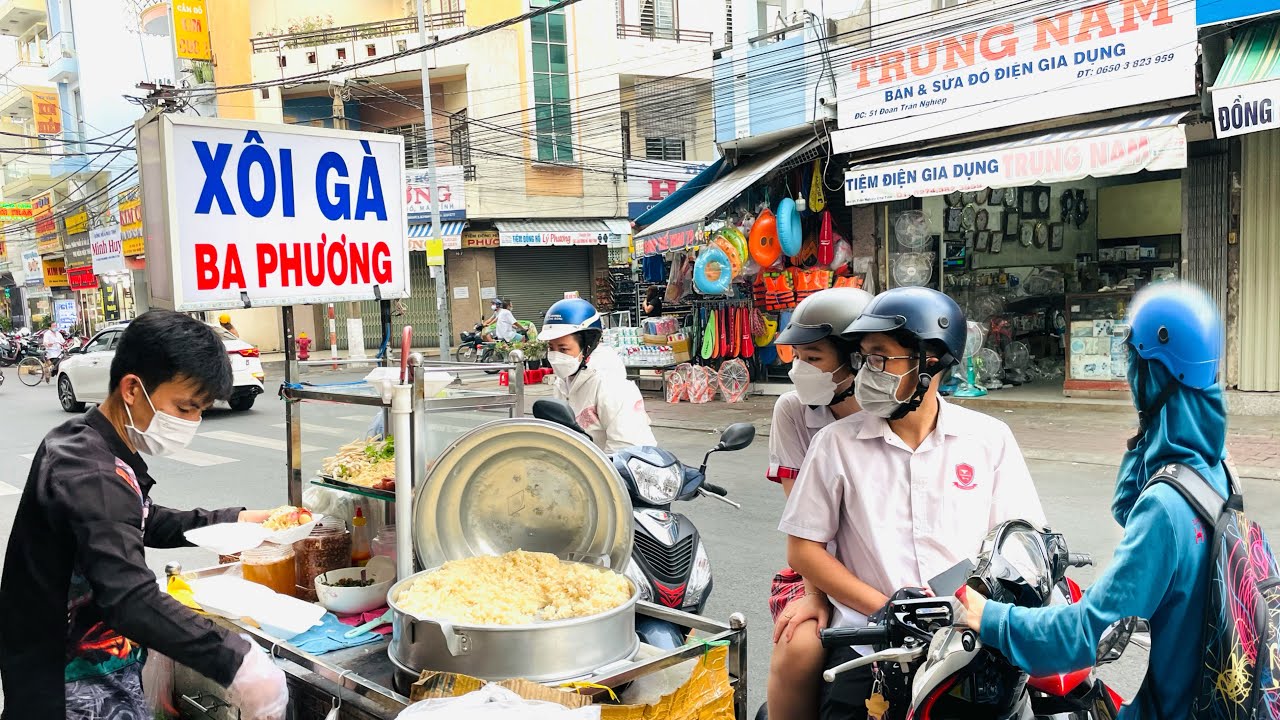 Cho&aacute;ng xe x&ocirc;i g&agrave; em trai hiền hậu ,dễ mến nhất chợ Thủ Dầu Một ,1 ng&agrave;y b&aacute;n 600 hộp I HiepVlog #190