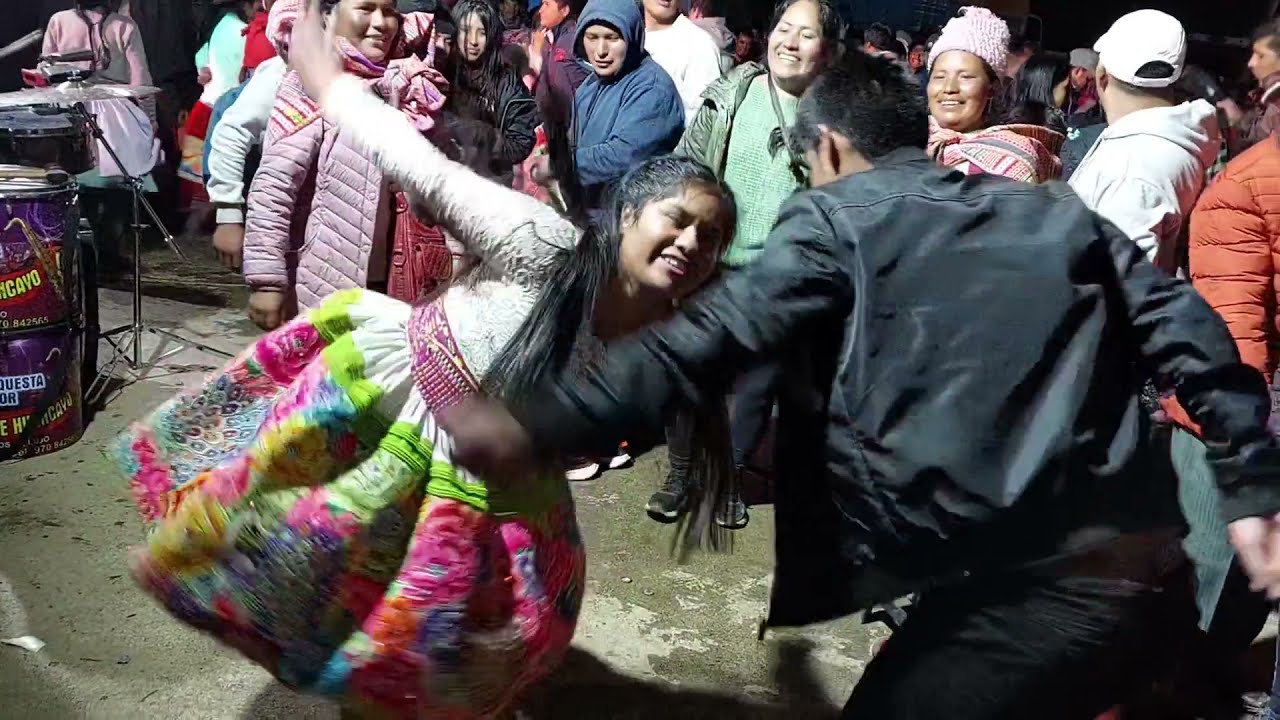 COMO UNA PALOMITA/ HUAYLASH MACHO