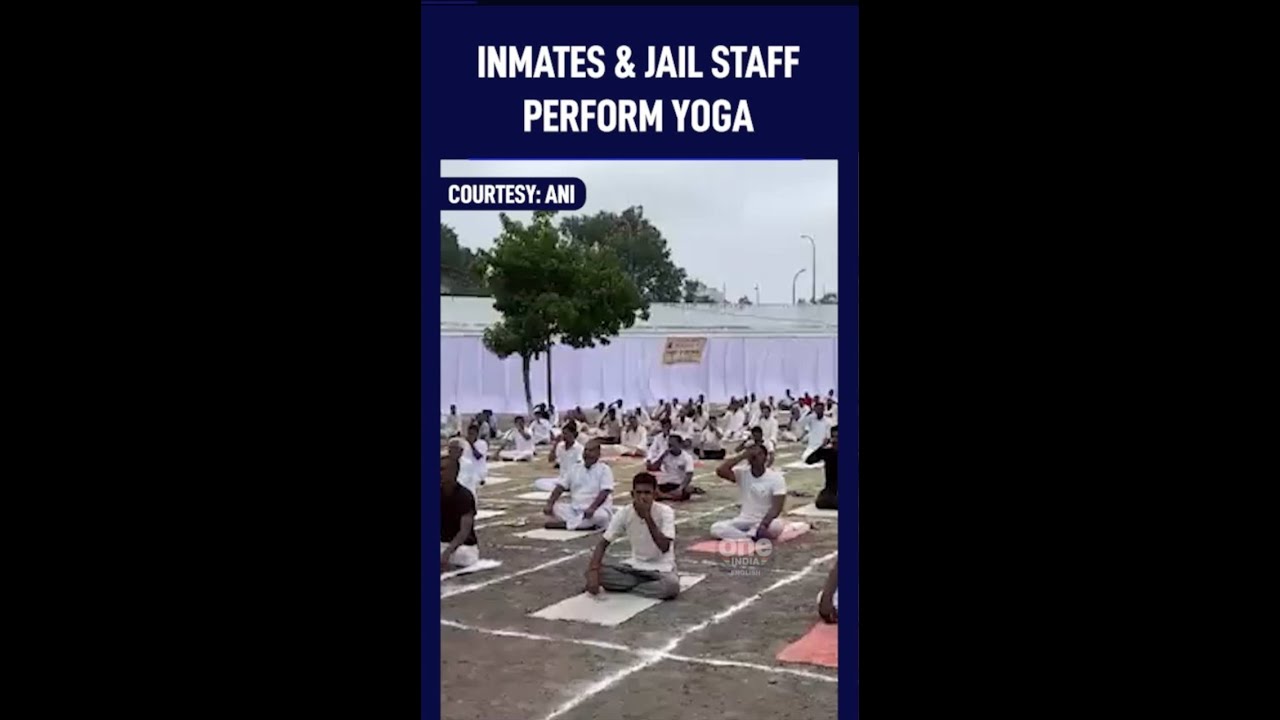 Madhya Pradesh: Inmates & jail staff perform yoga at Central Jail | Oneindia News #shorts