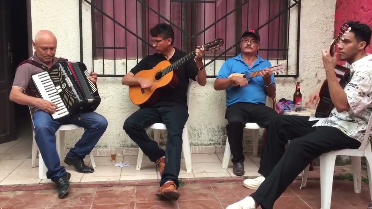 Enganchado De Canciones Al Ritmo De Chamammes Paraguayo A Cargo De Este Hermoso Cuarteto